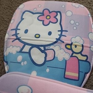 NWT HELLO KITTY BATHROOM 5PC SET. HELLO KITTY IN BUBBLES/ DUCK